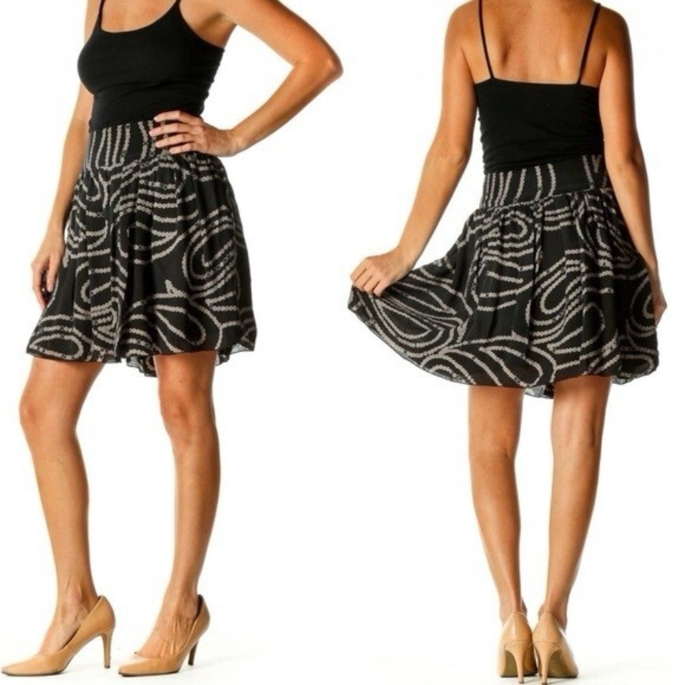 Banana Republic Black Ivory Chain Bead Print Pleated Mini 100% Silk Skirt
Size 8